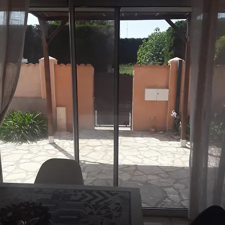 Les Hirondelles Yourhosthelper Apartmán *